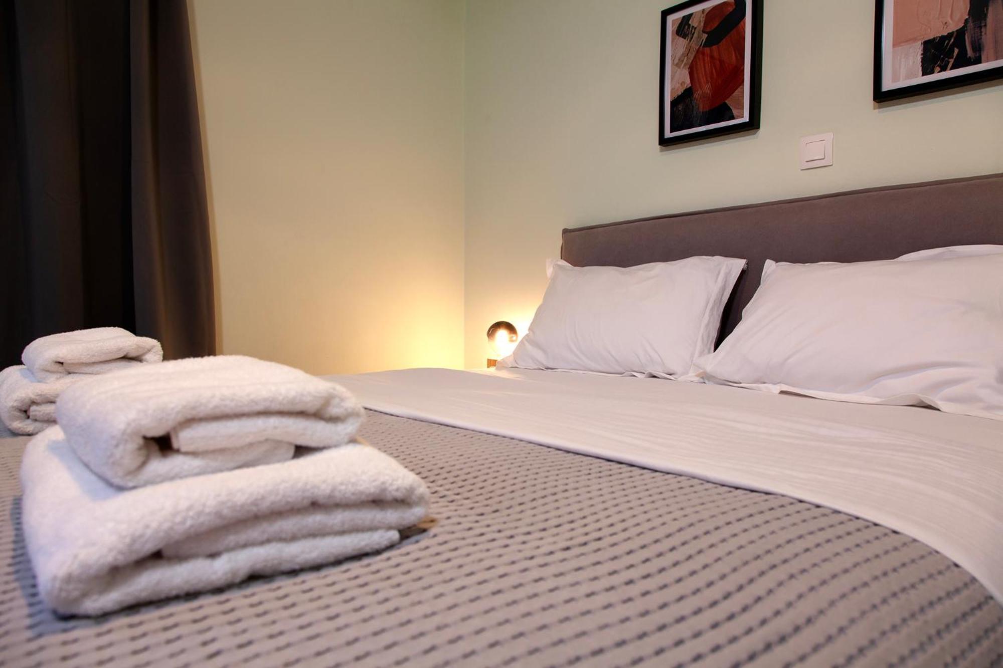 Aris123 By Smart Cozy Suites - Apartments In The Heart Of Athens - 5 Minutes From Metro - Available 24Hr Extérieur photo